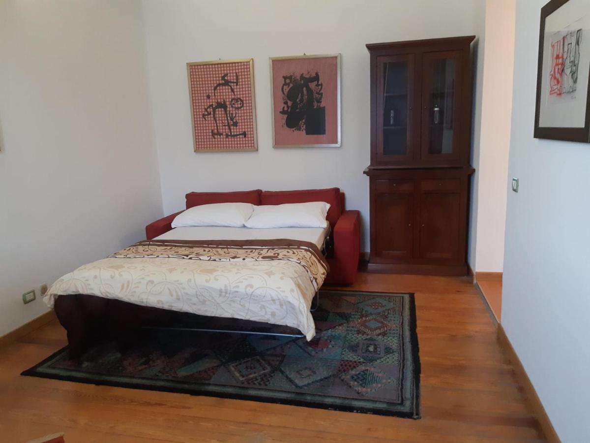 Holy Earth Apartment Ghiffa Luaran gambar